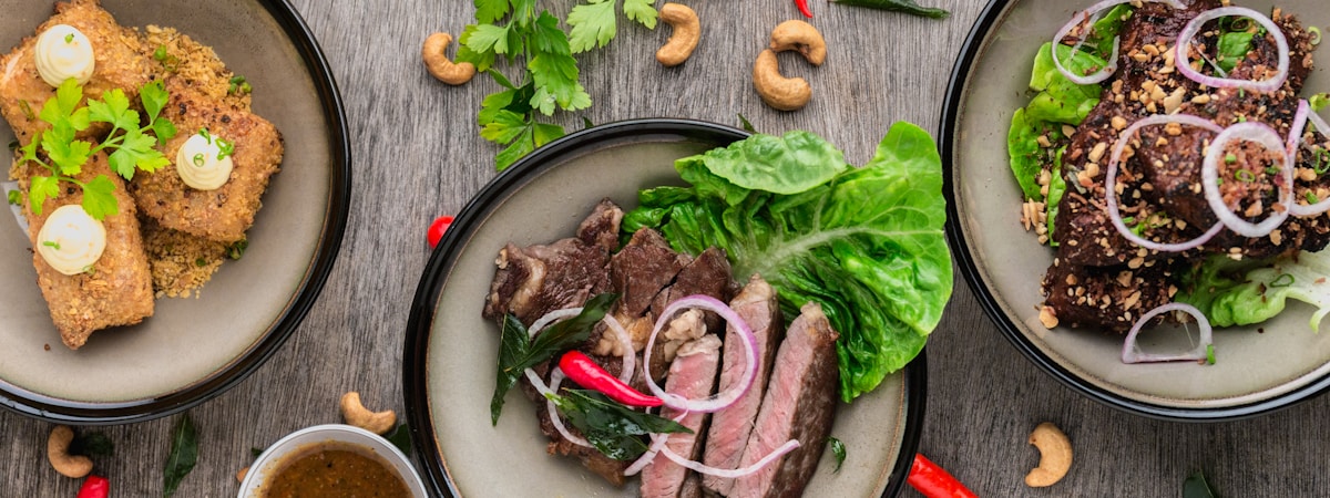 5-ingredient dinner recipes - collection of quick weeknight meals on dinner table