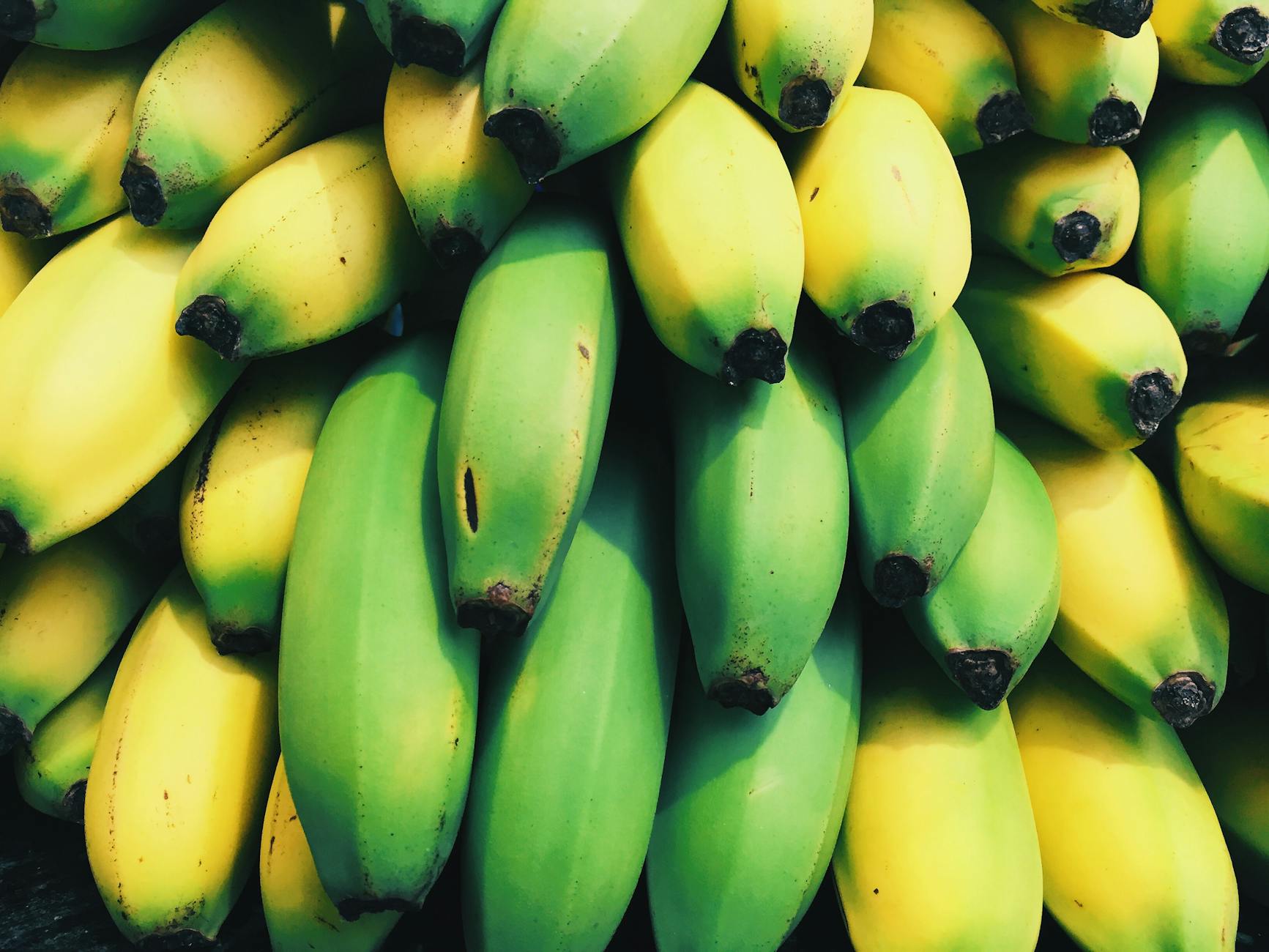 How to Keep Bananas Fresh Longer: 10 Tested Methods to Stop Browning and Waste