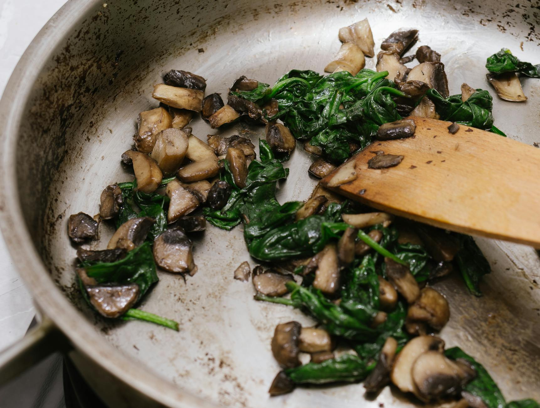 The Ultimate 5-Minute Garlic Sauteed Spinach Recipe: No More Watery Greens!