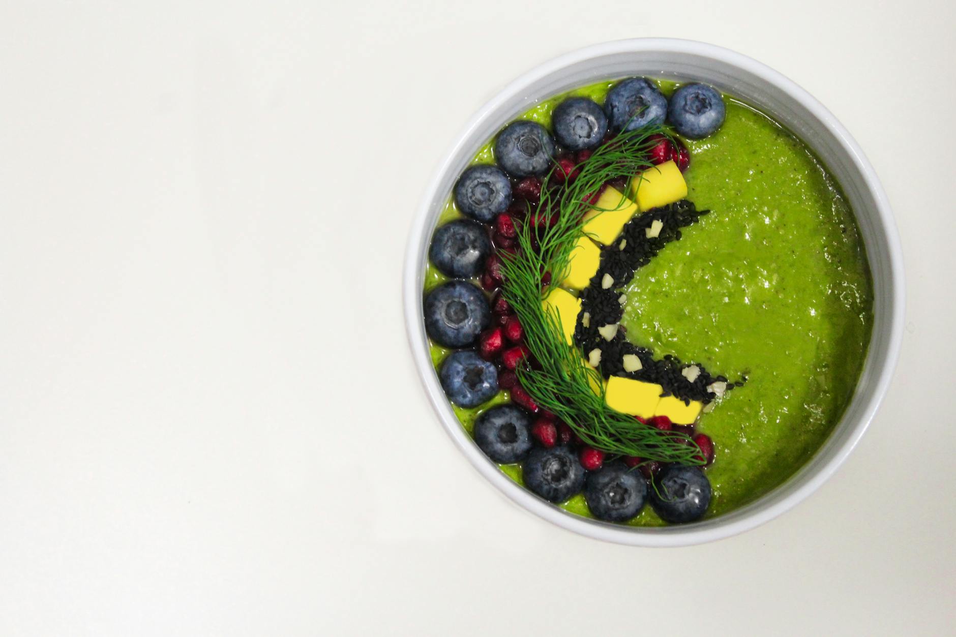 The Ultimate Smoothie Bowl Recipe: How to Make a Banana Smoothie Bowl Thick Like Ice Cream